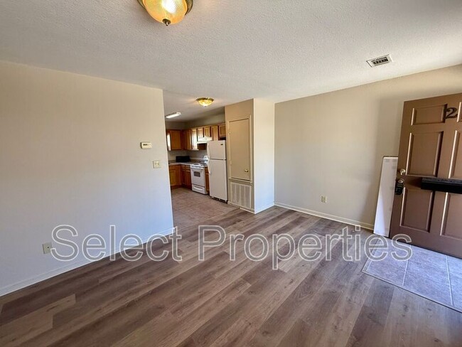 Foto del edificio - 819 W Matthews Ave