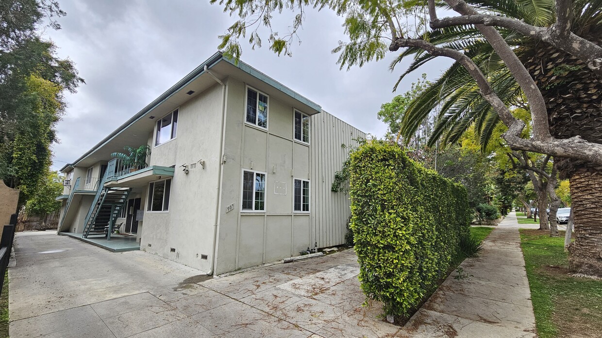 Foto principal - 907 N Harper Ave