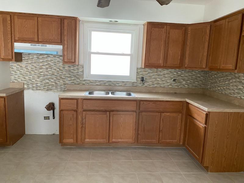 Kitchen - 4147 Lindenwood Dr