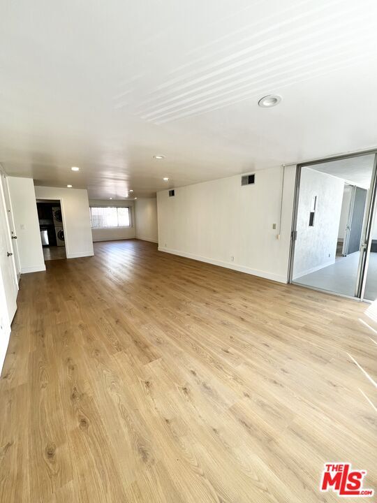 Foto del edificio - 9221 Charleville Blvd