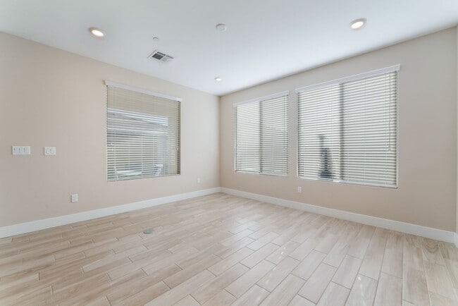 Building Photo - A Meticulously Upgraded Townhouse  *Age Restricted 55+