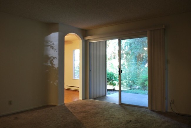 Building Photo - Cypress Point condo $3000 2 bedroom 1 bath
