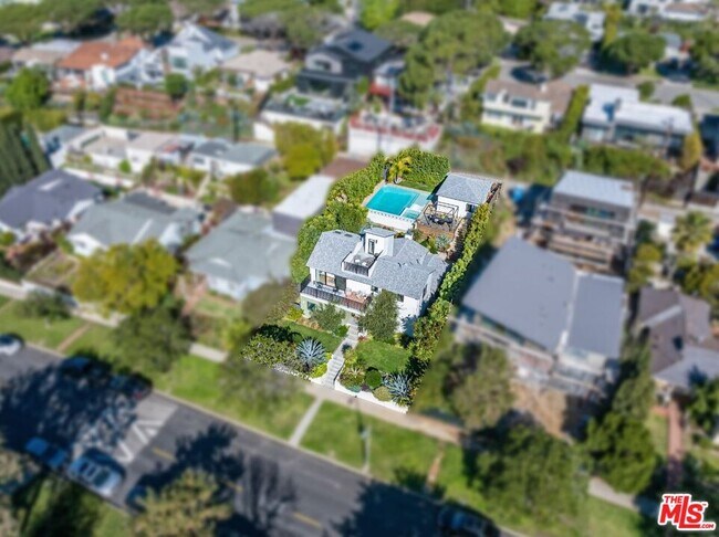 Building Photo - 13053 Rose Ave