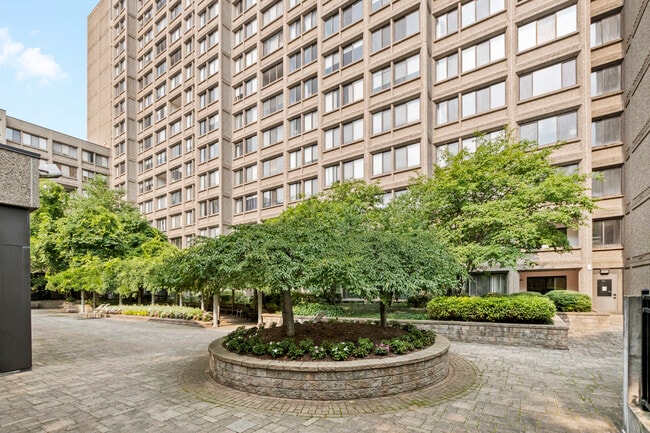 Building Photo - 1731 Beacon St