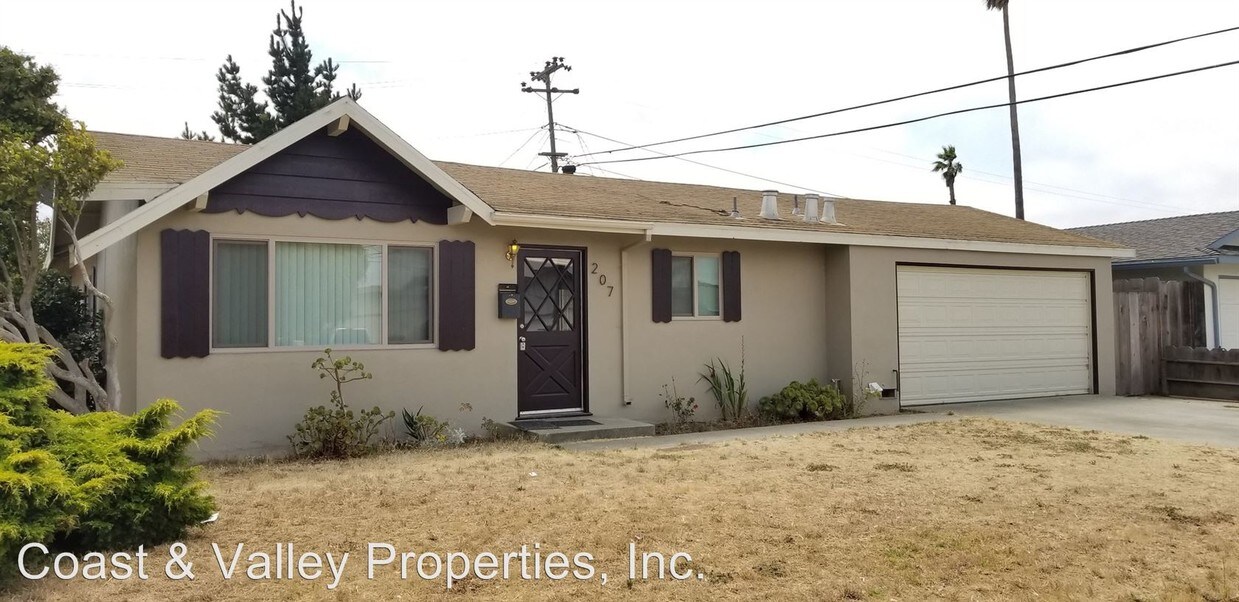 Primary Photo - 3 br, 1.5 bath House - 207 Pueblo