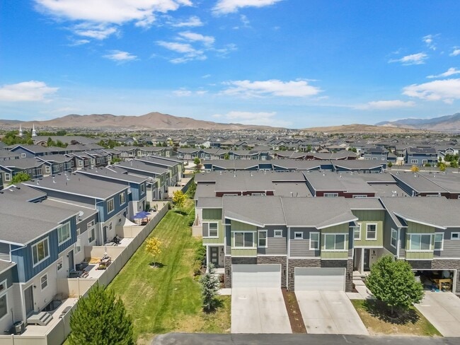 Building Photo - Stunning Row End Townhome In Great Location!