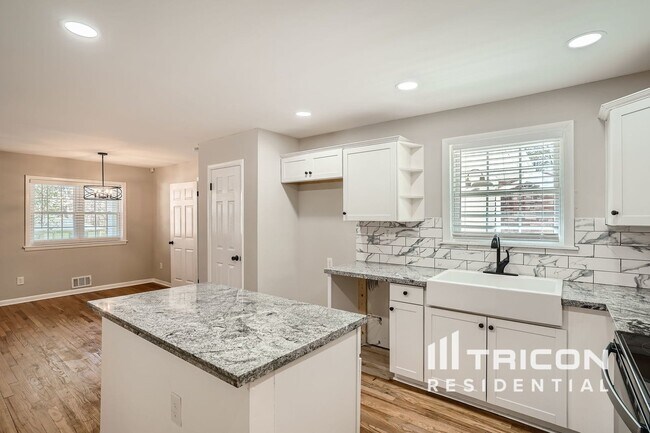 Building Photo - 2060 Claude St NW