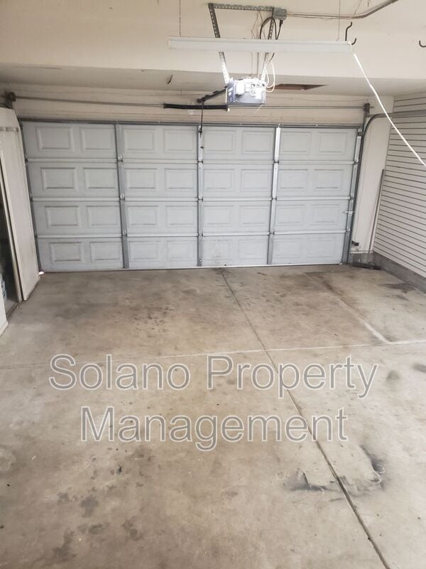 Building Photo - 654 Catalina Cir