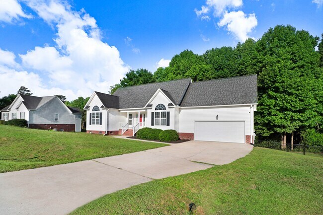 Building Photo - 203 Clayside Dr