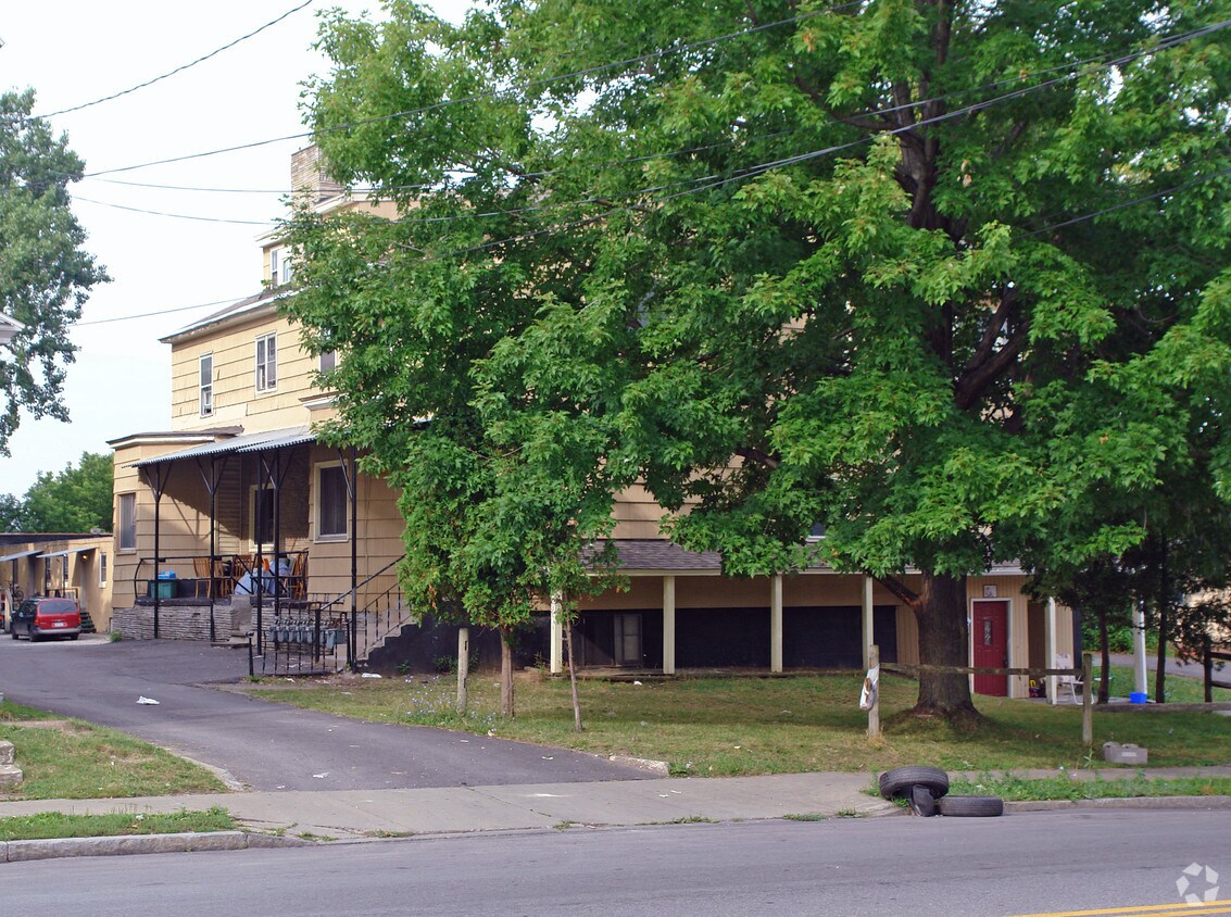 Building Photo - 1309 N Salina St