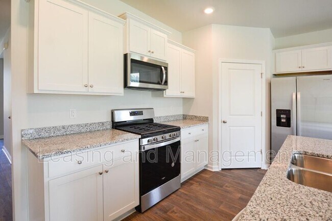 Building Photo - 411 Zenith Blvd