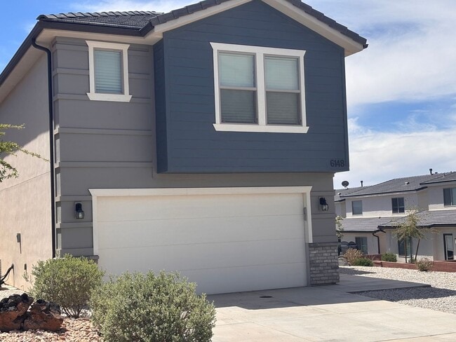 Building Photo - 4 bed / 2.5 bath / 2 car Desert Canyons house