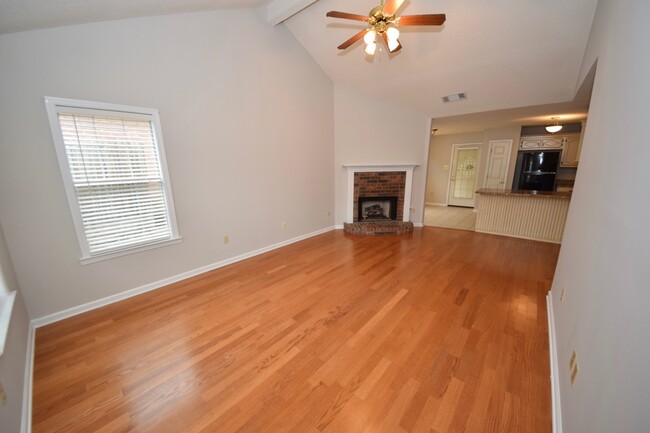 Building Photo - 3 Bedroom, 2 Bathroom Near Appling Rd in C...