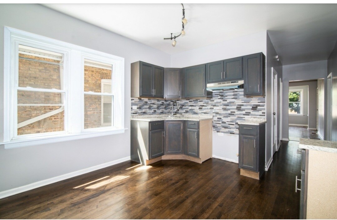 Foto del edificio - 7011 S Maplewood Ave