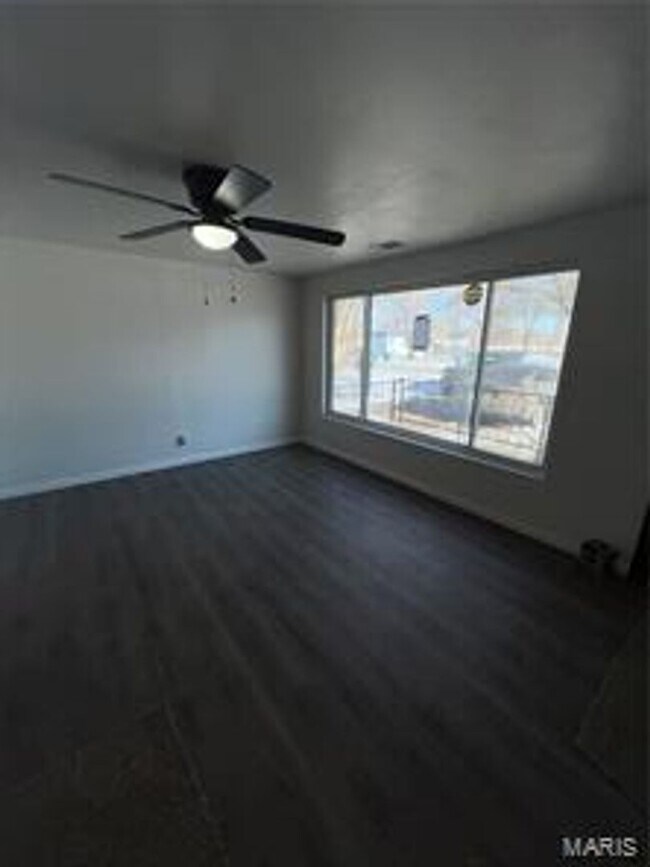 Foto del edificio - For Lease