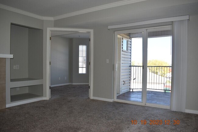 Foto del edificio - Spacious 2 bed + bonus room / Littleton Condo, Wonderful Location