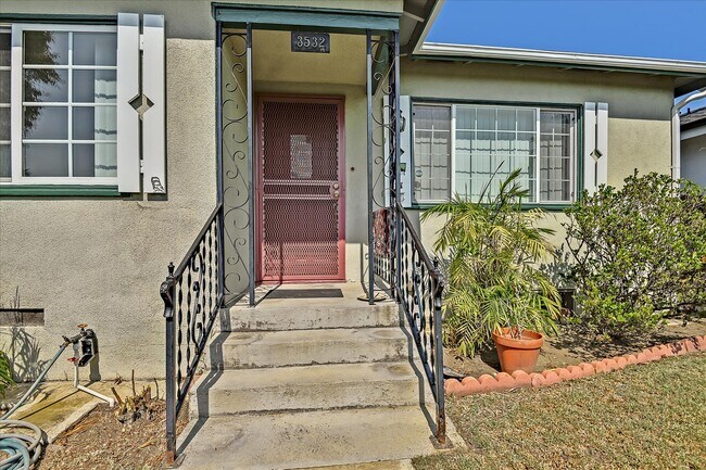 Foto del edificio - 3532 Maplewood Ave