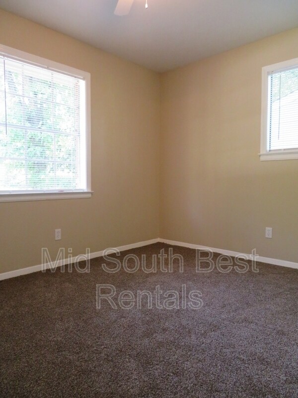 Building Photo - 635 Leavert Ave