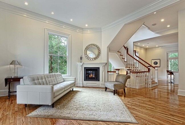 Building Photo - 46 Follen St