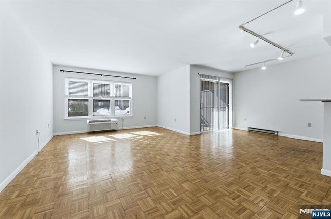 Building Photo - 1111 River Rd