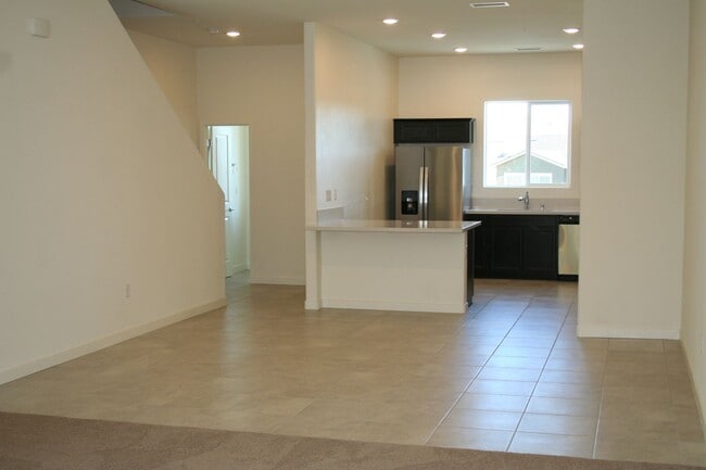 Building Photo - New Townhome in Sun Valley