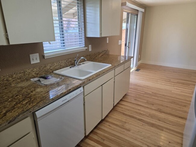 Foto del edificio - 300 Shafer Ln