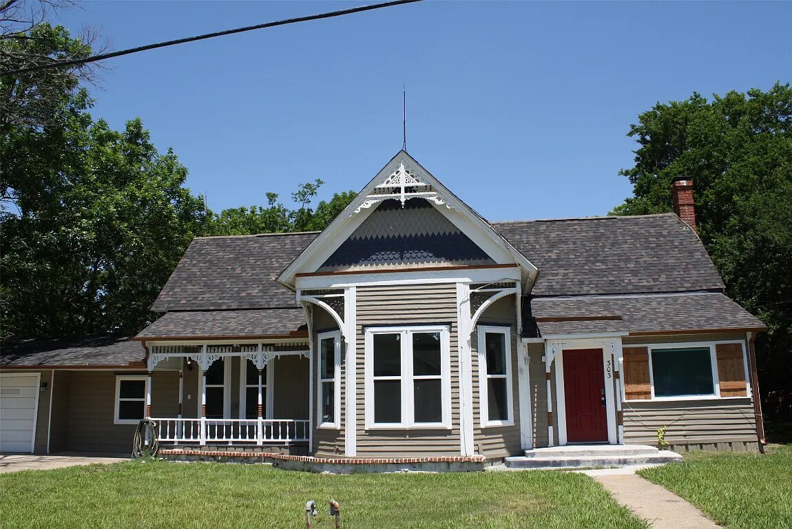 Primary Photo - 303 E 9th St