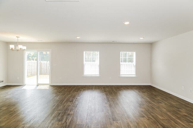 Building Photo - Beautiful New home in Burnside Farms!!