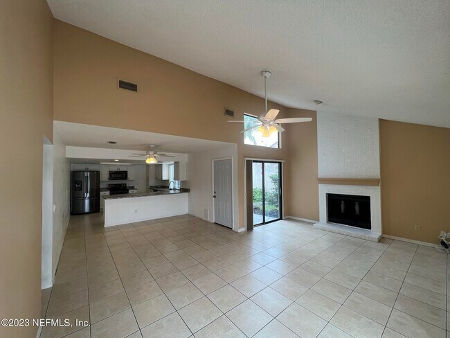 Foto del edificio - 2421 Brittany Ct
