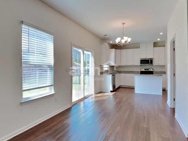 Building Photo - 642 Hamilton Park Dr