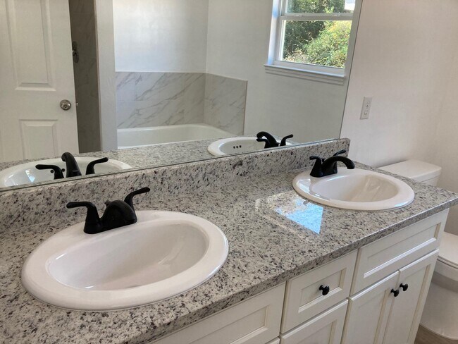 Foto del edificio - 5270 Montejo Dr