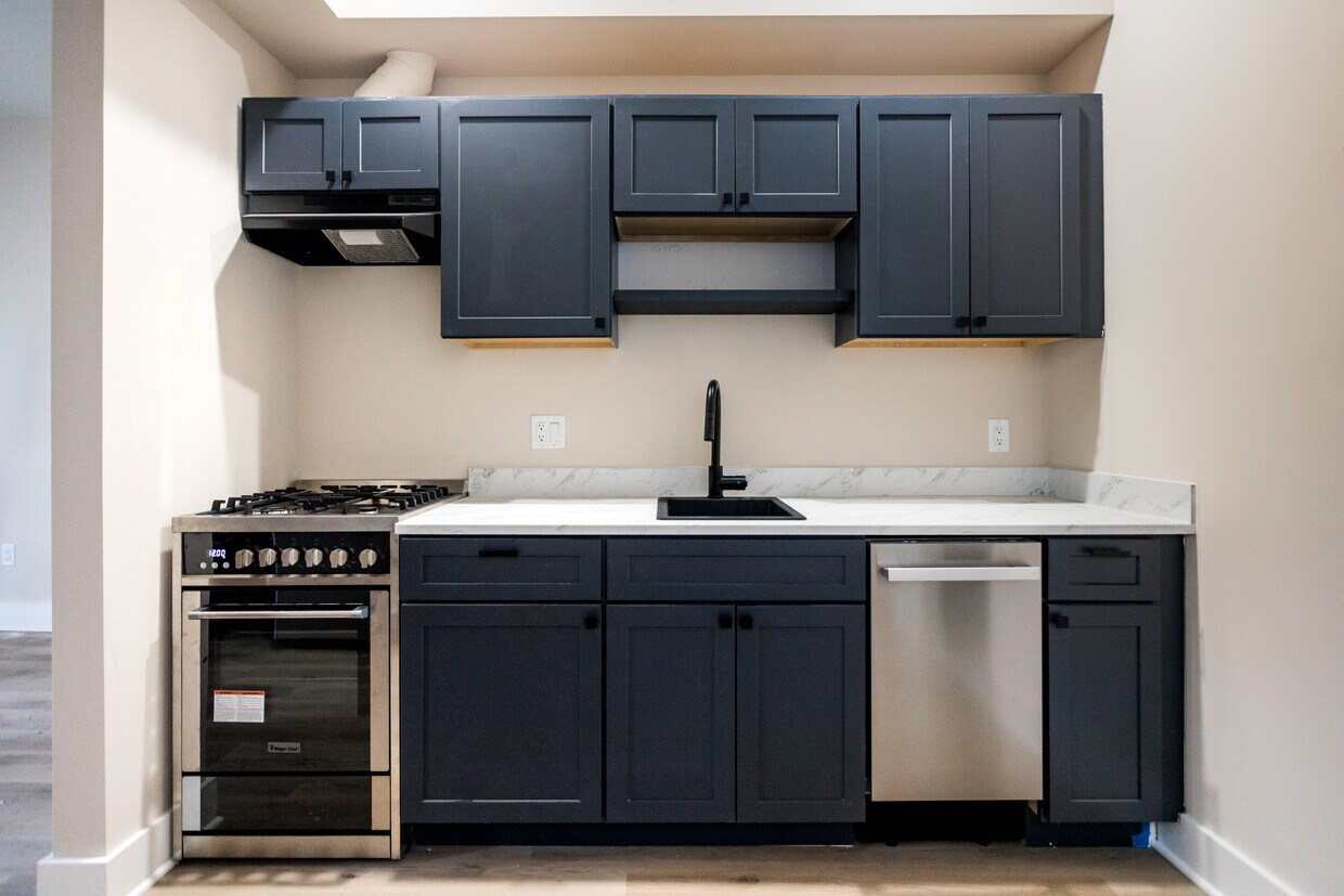 Foto principal - 4535 Commonwealth St