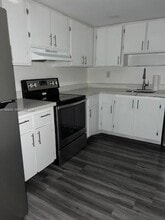 Building Photo - 10000 NW 80th Ct