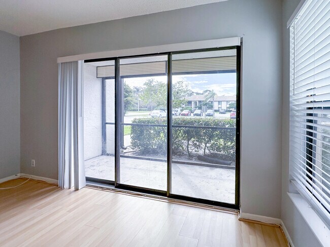 Building Photo - 1575 SW Silver Pine Way