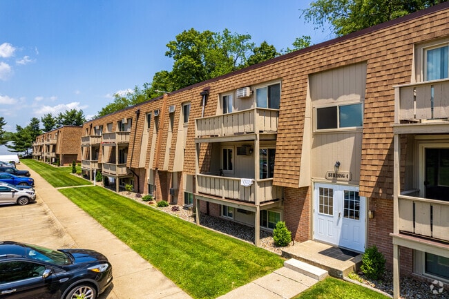 Portage Pointe Apartments - Williamsburg & Portage Pointe Apartments