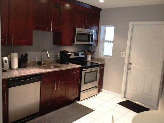 Building Photo - Newly Renovated 2/1 with Private Patio and...