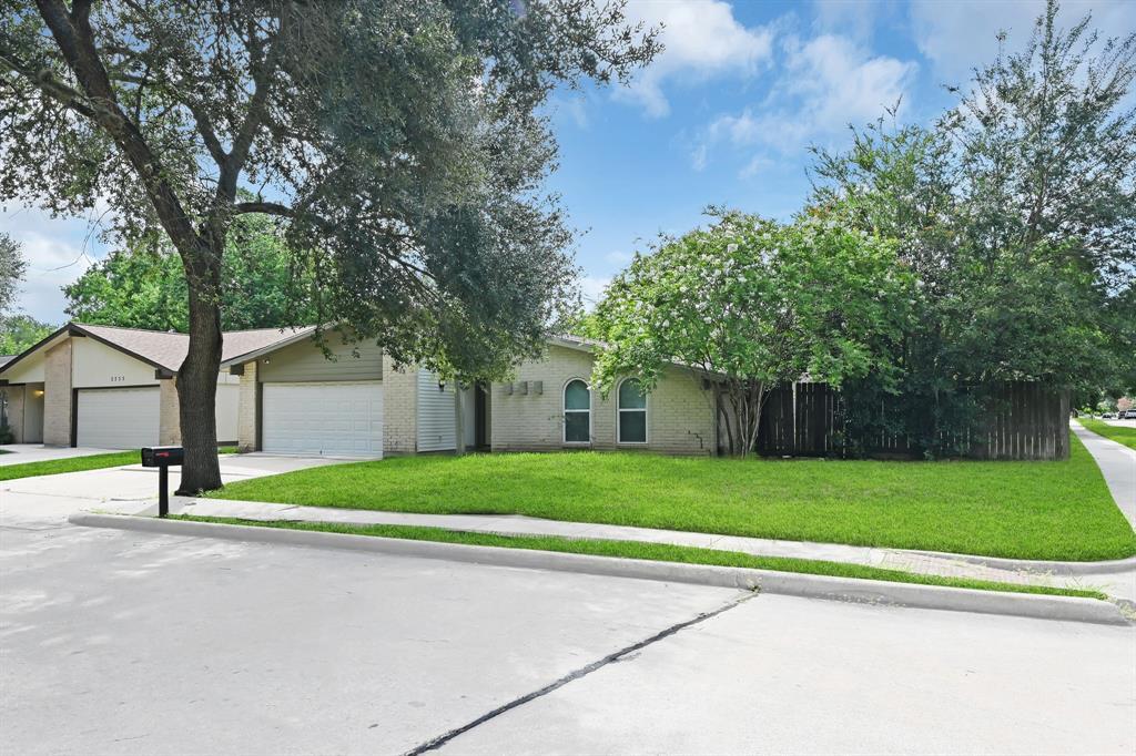 Primary Photo - 2239 Fairgreen Dr