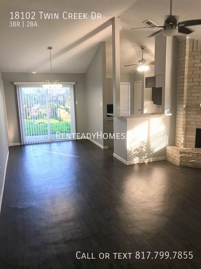 Foto del edificio - 18102 Twin Creek Dr
