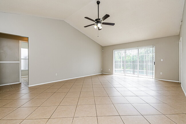 Building Photo - 3071 Bloomsbury Dr