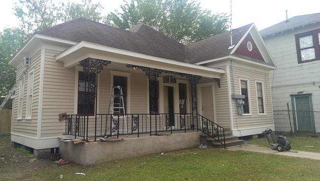 Building Photo - 220 Redan St