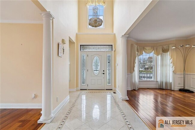 Building Photo - 10 Chamberlin Ct