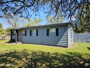 Building Photo - 335 Wildwood Ln