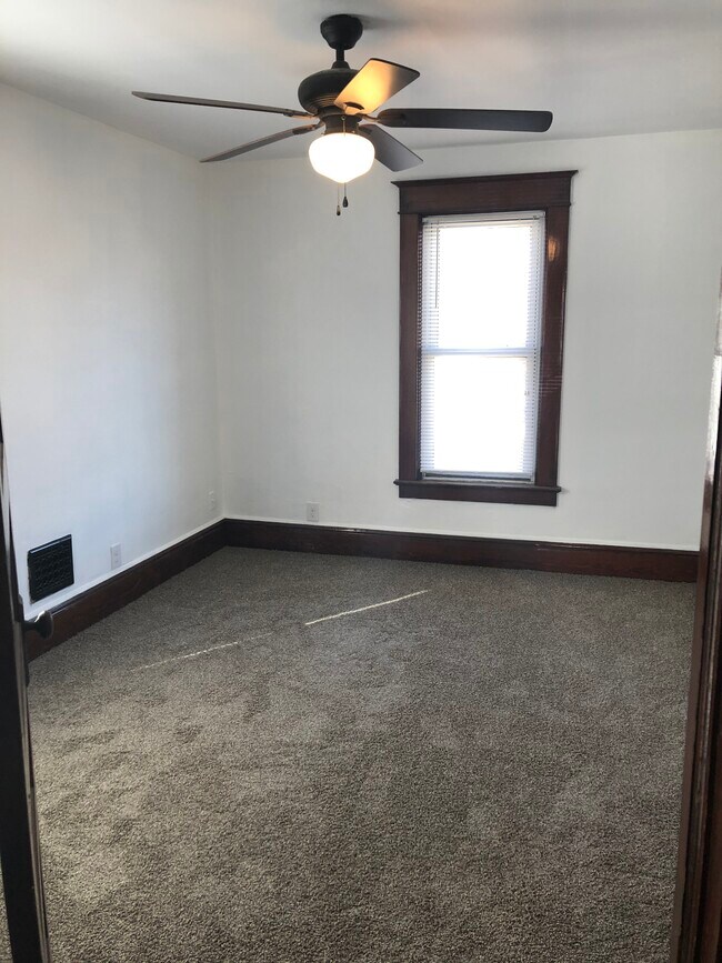 Foto del edificio - 152 Columbia Ave