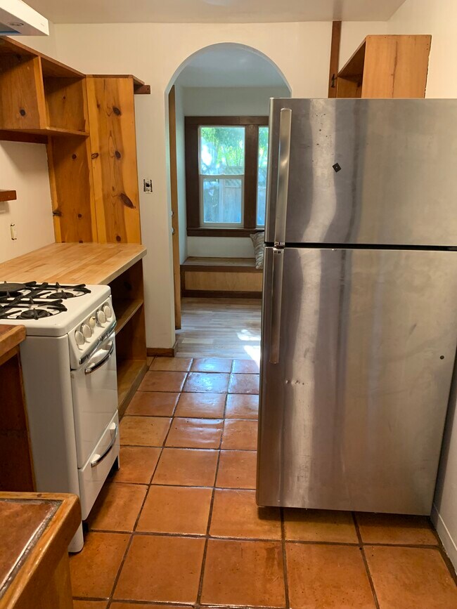 Foto del edificio - 18300 Clayton Ave