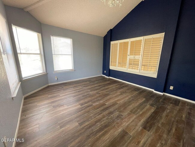 Building Photo - 4304 Loma Alegre Dr