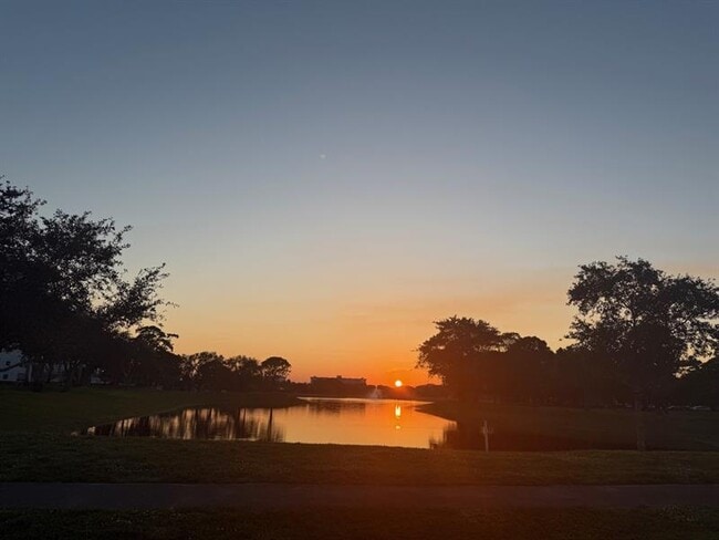 Foto del edificio - 3010 N Course Dr