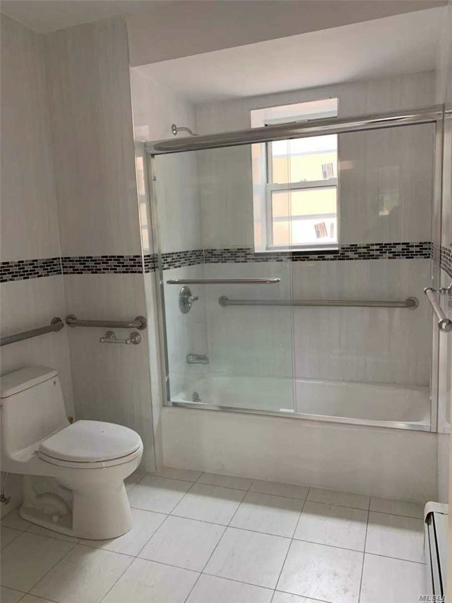Foto del edificio - 185-11-185-73 73rd Ave