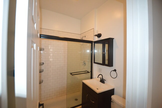 Building Photo - 2934 W Diversey Ave