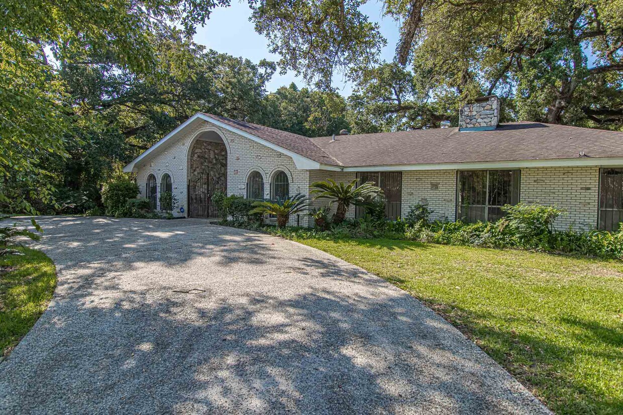 Primary Photo - 1316 Old Spanish Trail