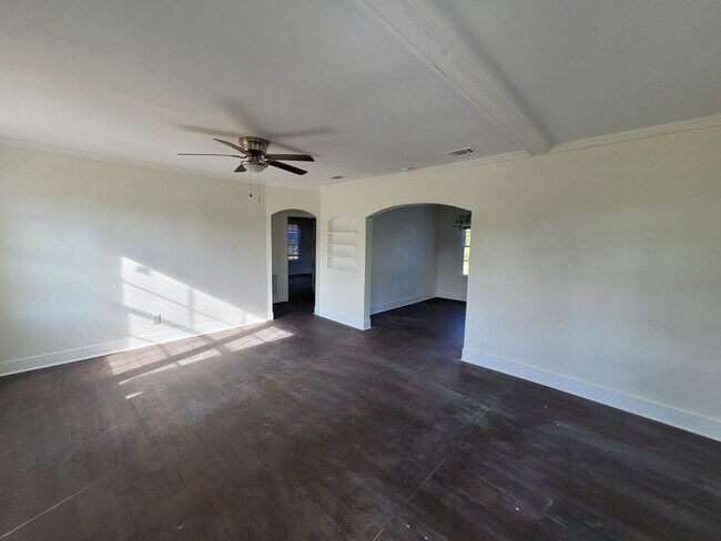 Building Photo - 1300 Poppy Ave Pensacola. January Move-in ...